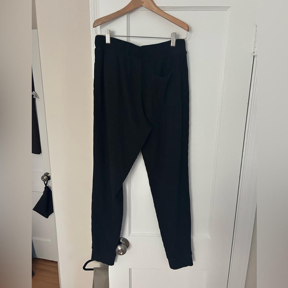ALO Ribbed Joggers - Picture 5 of 5